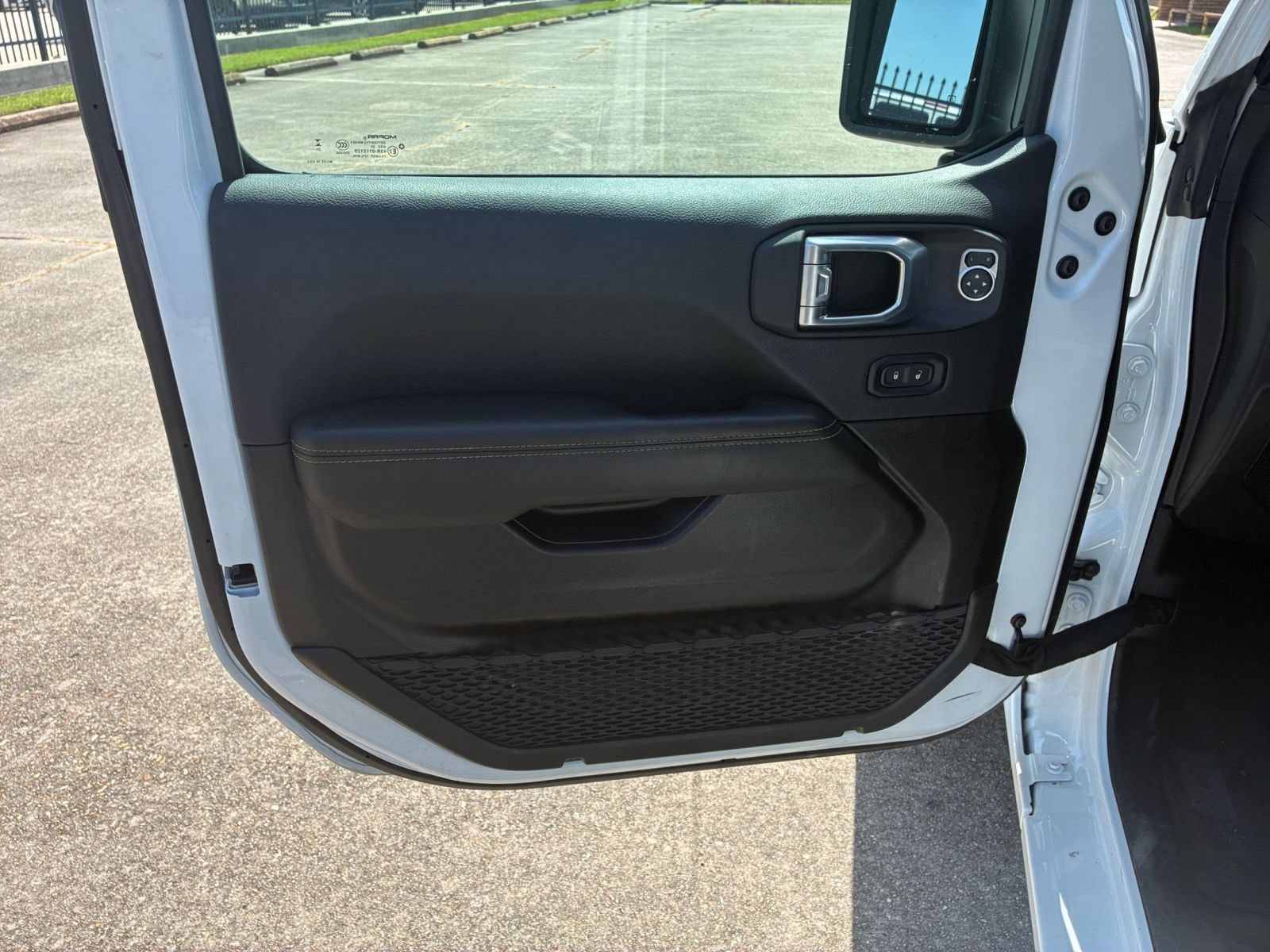 Used 2025 Jeep Wrangler Unlimited Sahara AWD/4WD image 18