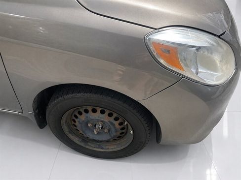 Used 2012 Nissan Versa SV FWD image 26