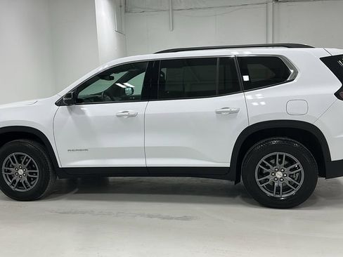 Used 2025 GMC Acadia Elevation image 2