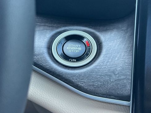 New 2025 Jeep Grand Cherokee L Limited w/ Luxury Tech Group II image 24