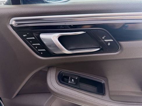 Used 2020 Porsche Macan image 30