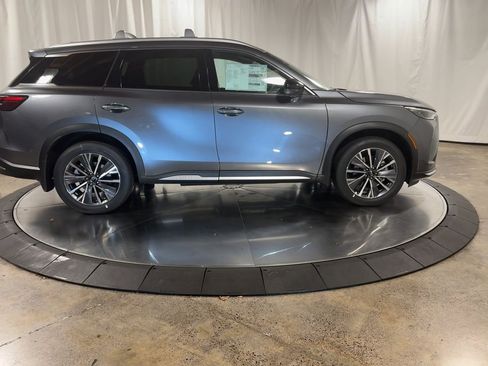 Certified 2026 INFINITI QX60 Luxe w/ Family Package image 9