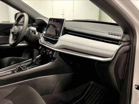 Used 2023 Jeep Compass Sport image 19