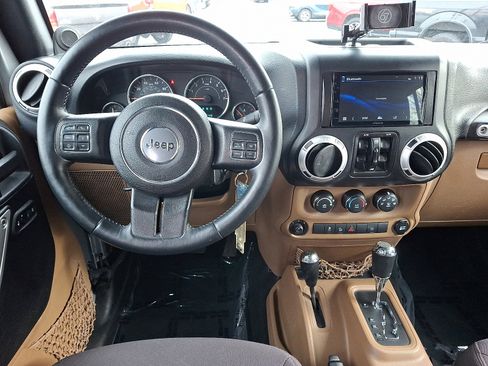 Used 2014 Jeep Wrangler Unlimited Sahara w/ Connectivity Group image 9