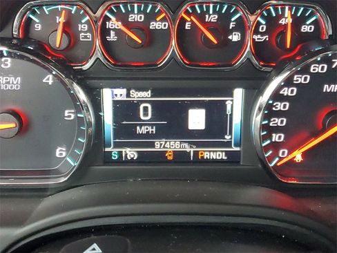 Used 2019 Chevrolet Suburban LT image 12