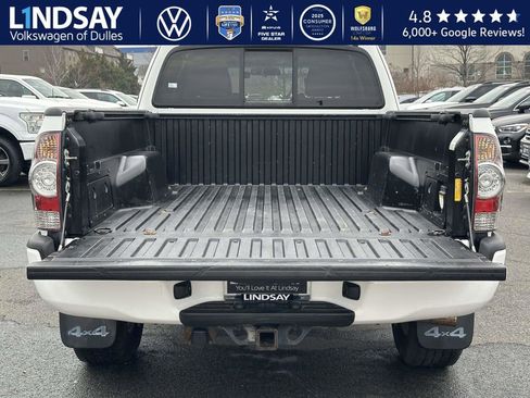 Used 2015 Toyota Tacoma 4x4 Access Cab V6 w/ TRD Sport Package image 14