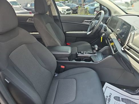Used 2024 Kia Sportage LX FWD image 12