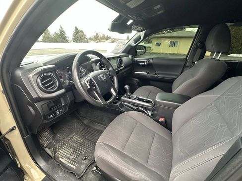 Used 2019 Toyota Tacoma TRD Off-Road image 6