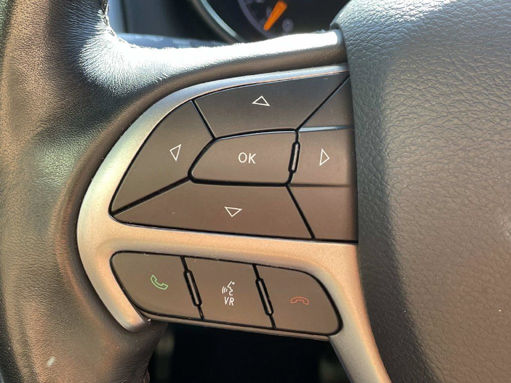 Used 2020 Jeep Grand Cherokee Limited AWD/4WD image 24