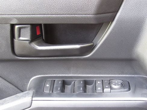 Certified 2025 Toyota Tacoma SR5 AWD/4WD image 35