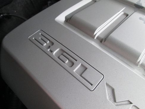 Used 2009 Cadillac SRX AWD w/ Third Row Seating Package image 36