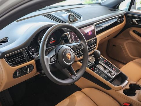 Certified 2026 Porsche Macan AWD/4WD image 37