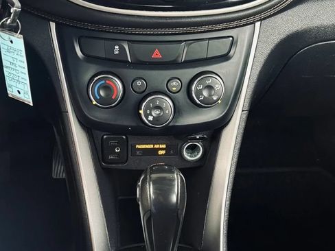 Used 2020 Chevrolet Trax LS FWD image 12