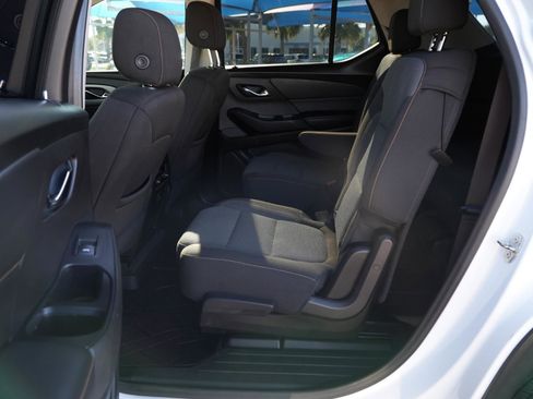 Used 2021 Chevrolet Traverse LT image 18