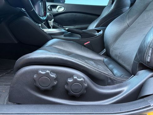 Used 2017 Nissan 370Z Touring RWD image 42