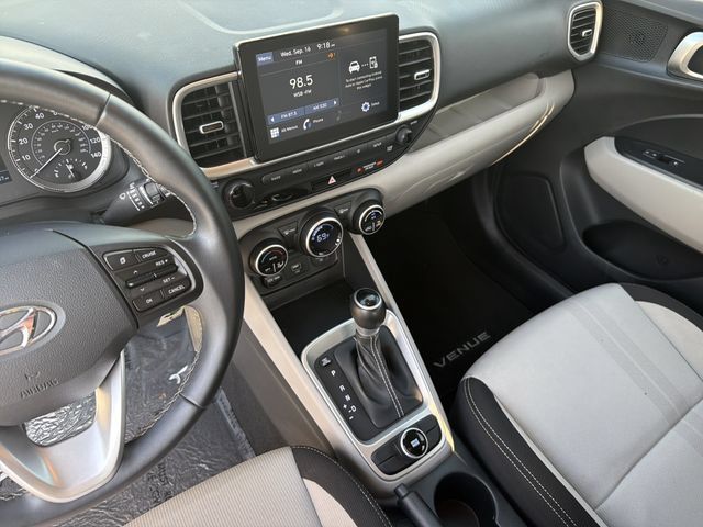 Used 2021 Hyundai Venue SEL FWD image 29
