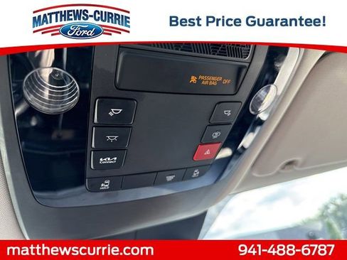 Used 2025 Kia Carnival FWD image 23