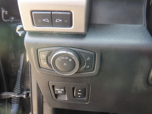 Used 2020 Ford F150 Platinum w/ Equipment Group 701A Luxury AWD/4WD image 26