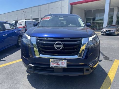 Used 2025 Nissan Pathfinder SV FWD image 11