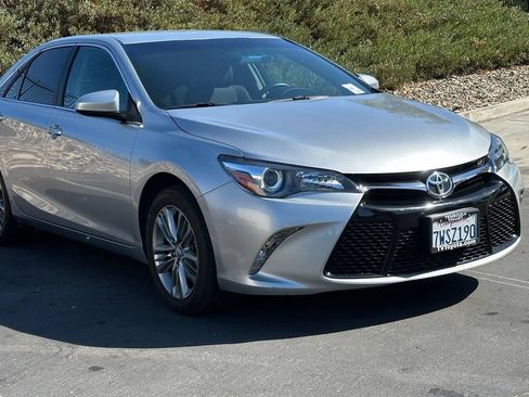 Used 2017 Toyota Camry SE FWD image 3
