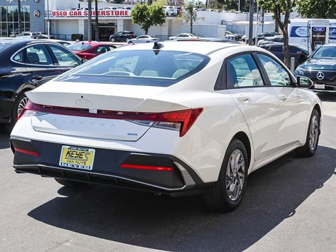 Certified 2025 Hyundai Elantra Hybrid FWD image 4