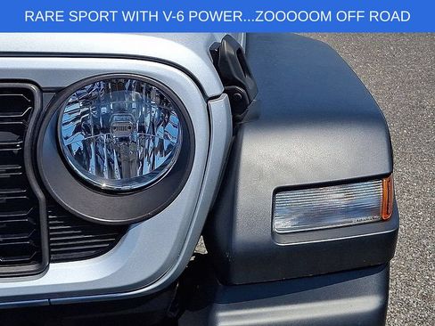 Used 2024 Jeep Wrangler Unlimited Sport AWD/4WD image 9