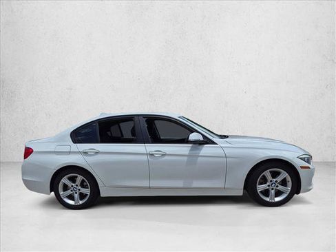 Used 2015 BMW 320i Sedan RWD image 4