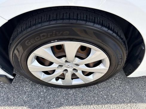 Used 2021 Toyota Corolla LE FWD image 11