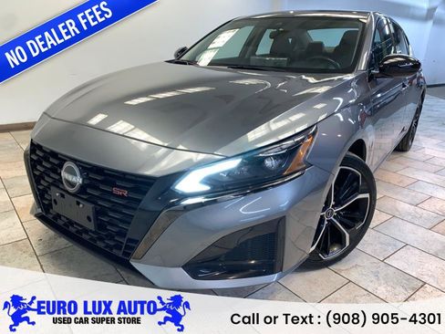 Used 2023 Nissan Altima 2.5 SR w/ SR Premium Package AWD/4WD image 1