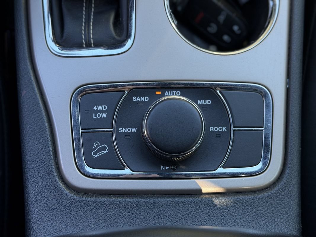 Used 2017 Jeep Grand Cherokee Limited AWD/4WD image 23
