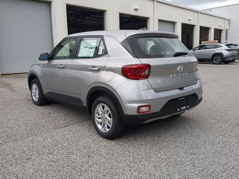 New 2026 Hyundai Venue SE FWD image 4