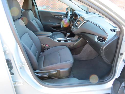 Used 2019 Chevrolet Malibu LT w/ Driver Confidence Package II image 21