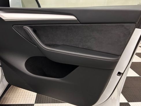 Used 2025 Tesla Model Y Long Range AWD/4WD image 16