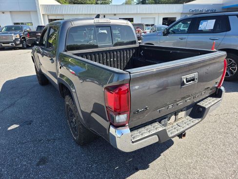 Used 2020 Toyota Tacoma SR5 AWD/4WD image 8