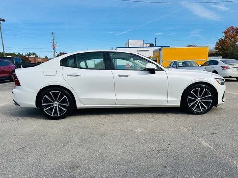 Used 2021 Volvo S60 T6 Momentum image 4