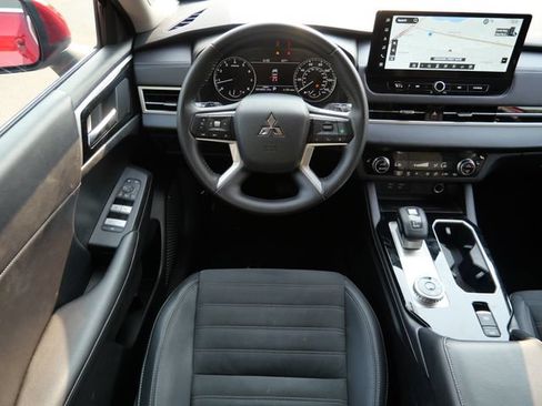 Used 2025 Mitsubishi Outlander SE AWD/4WD image 12