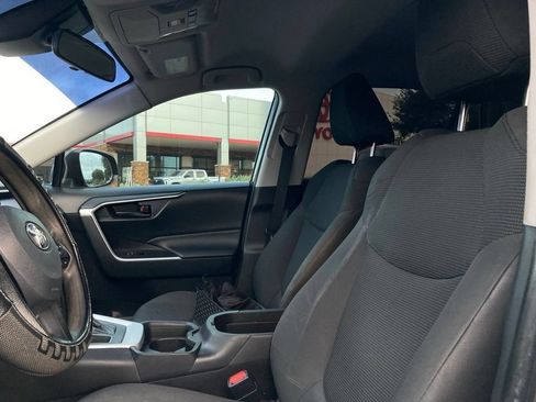 Certified 2021 Toyota RAV4 LE FWD image 9