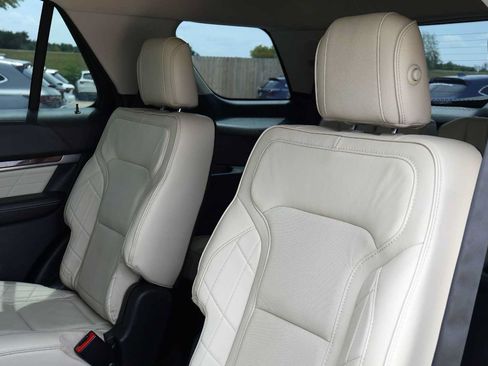 Used 2019 Ford Explorer Platinum AWD/4WD image 13