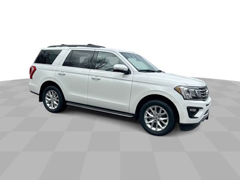 Used 2021 Ford Expedition XLT image 2