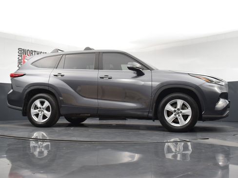 Used 2022 Toyota Highlander LE image 30