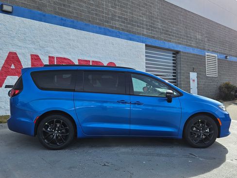 New 2026 Chrysler Pacifica Select image 8