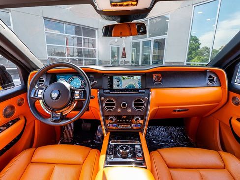 Used 2022 Rolls-Royce Cullinan w/ Technology Package AWD/4WD image 56