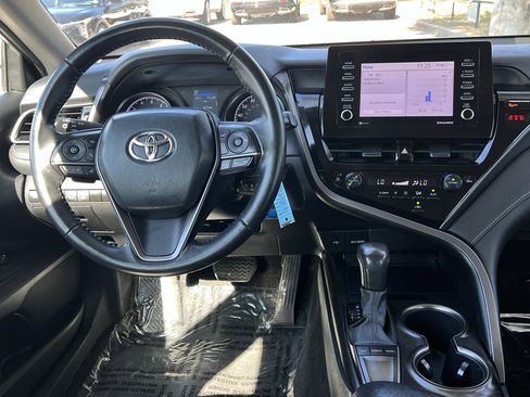 Used 2024 Toyota Camry SE image 10