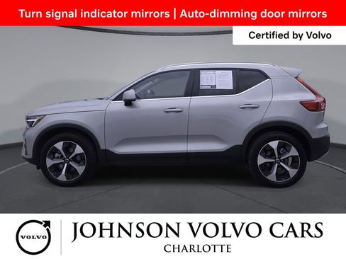 Certified 2025 Volvo XC40 B5 Plus AWD/4WD image 8