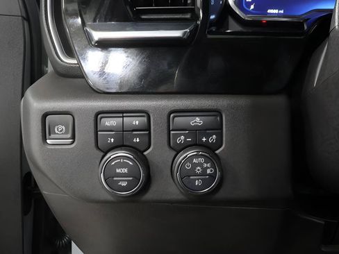 Used 2024 Chevrolet Silverado 1500 LT Trail Boss w/ Convenience Package II AWD/4WD image 17