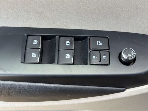 Used 2016 Toyota Highlander Limited Platinum FWD image 24