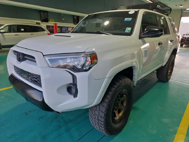 Used 2020 Toyota 4Runner Venture w/ Moonroof Package AWD/4WD image 2