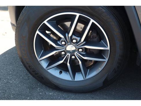 Used 2017 Jeep Grand Cherokee Limited AWD/4WD image 17