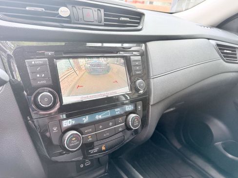 Used 2019 Nissan Rogue SV AWD/4WD image 7