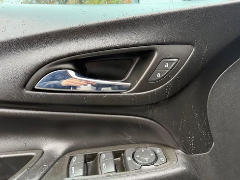 Used 2022 Chevrolet Equinox LT image 12